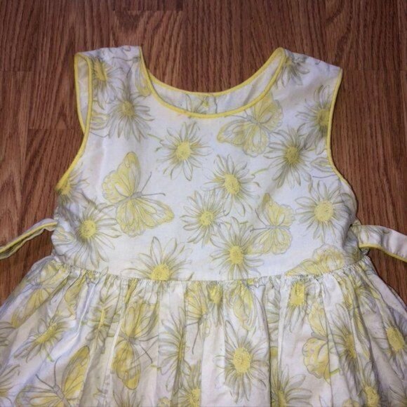 Polly Flinders 3T Sleeveless Yellow Daisy & Butterfly Print Dress With Tie Back - Picture 3 of 6